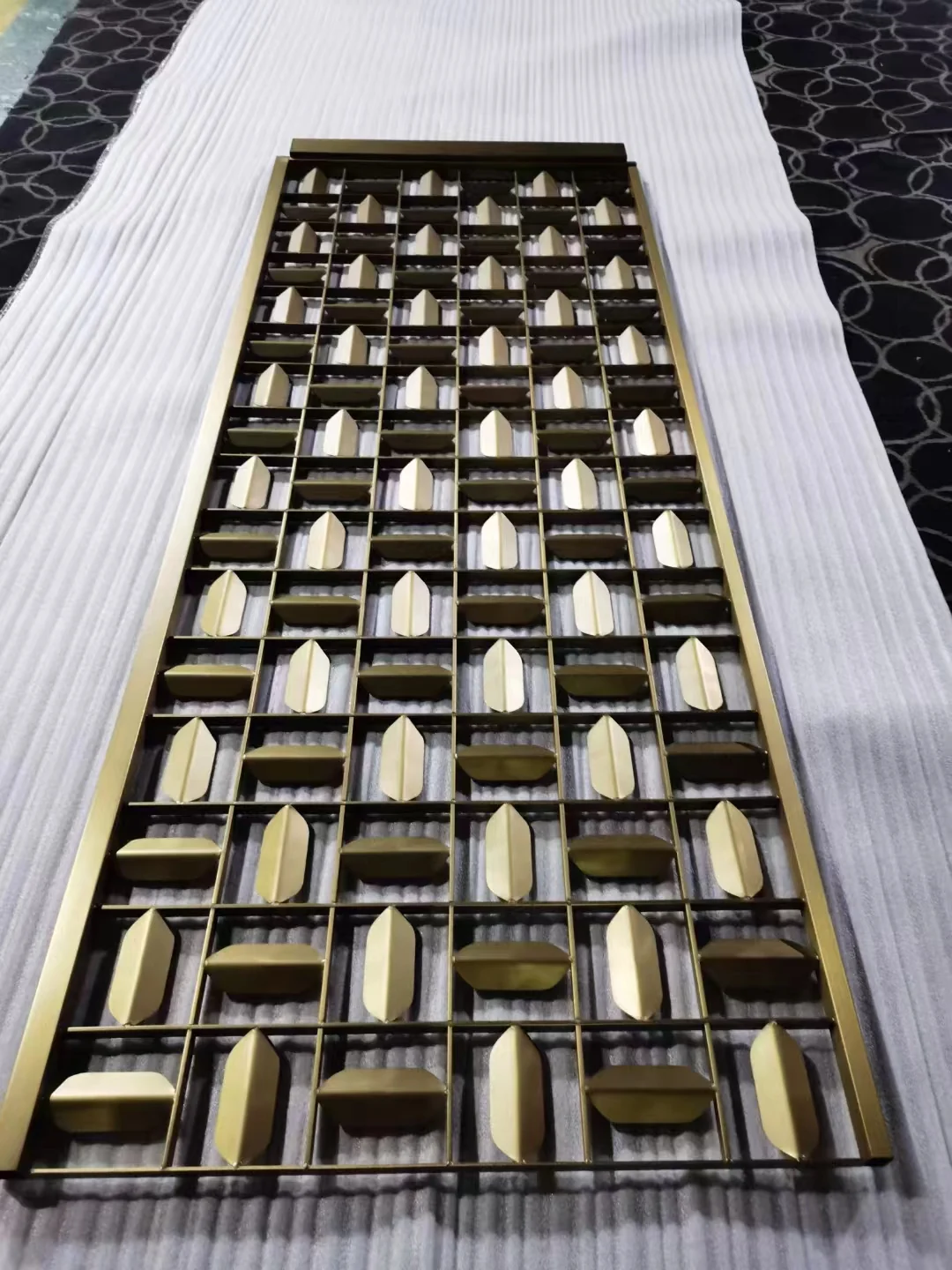 Modern stainless steel decorative screen reference 2