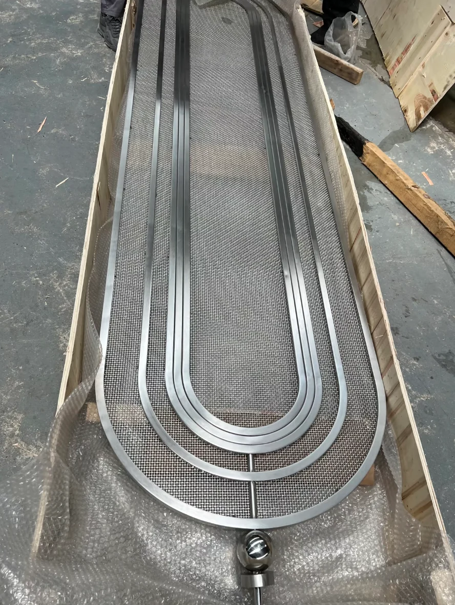 Stainless steel mesh screen for an interior partition 4