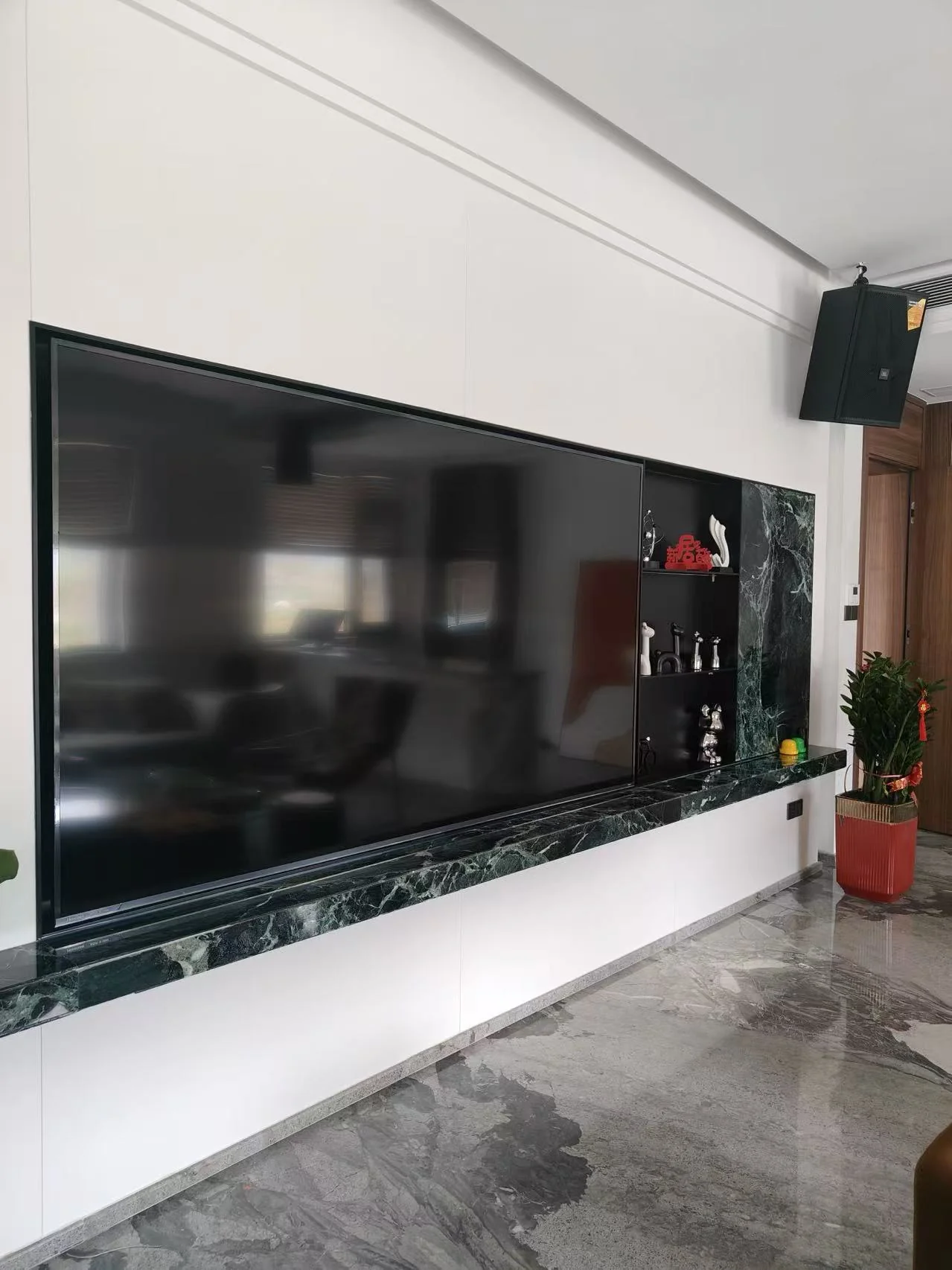 Private villa TV wall metalwork